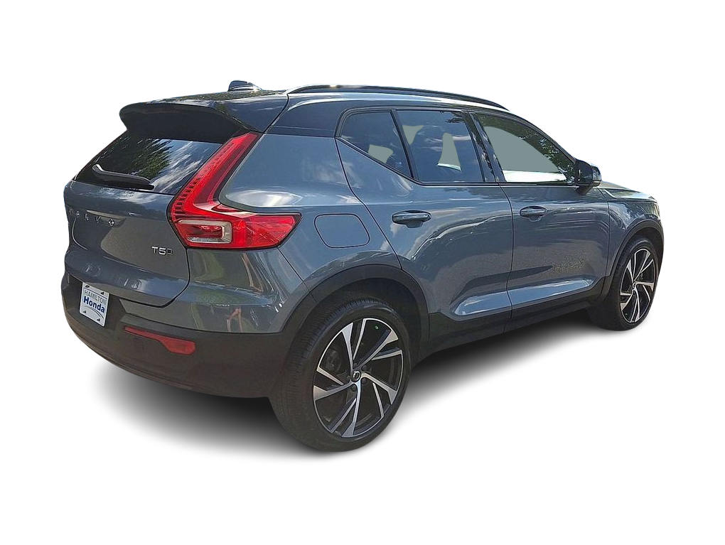 Thumbnail: 2021 Volvo XC40 - 16