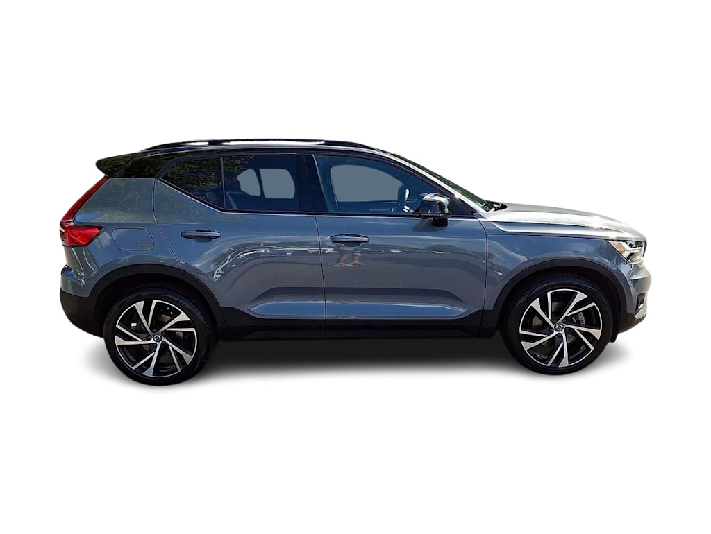 Thumbnail: 2021 Volvo XC40 - 17