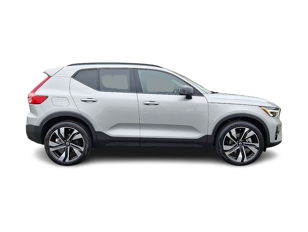Thumbnail: 2023 Volvo XC40 - 23