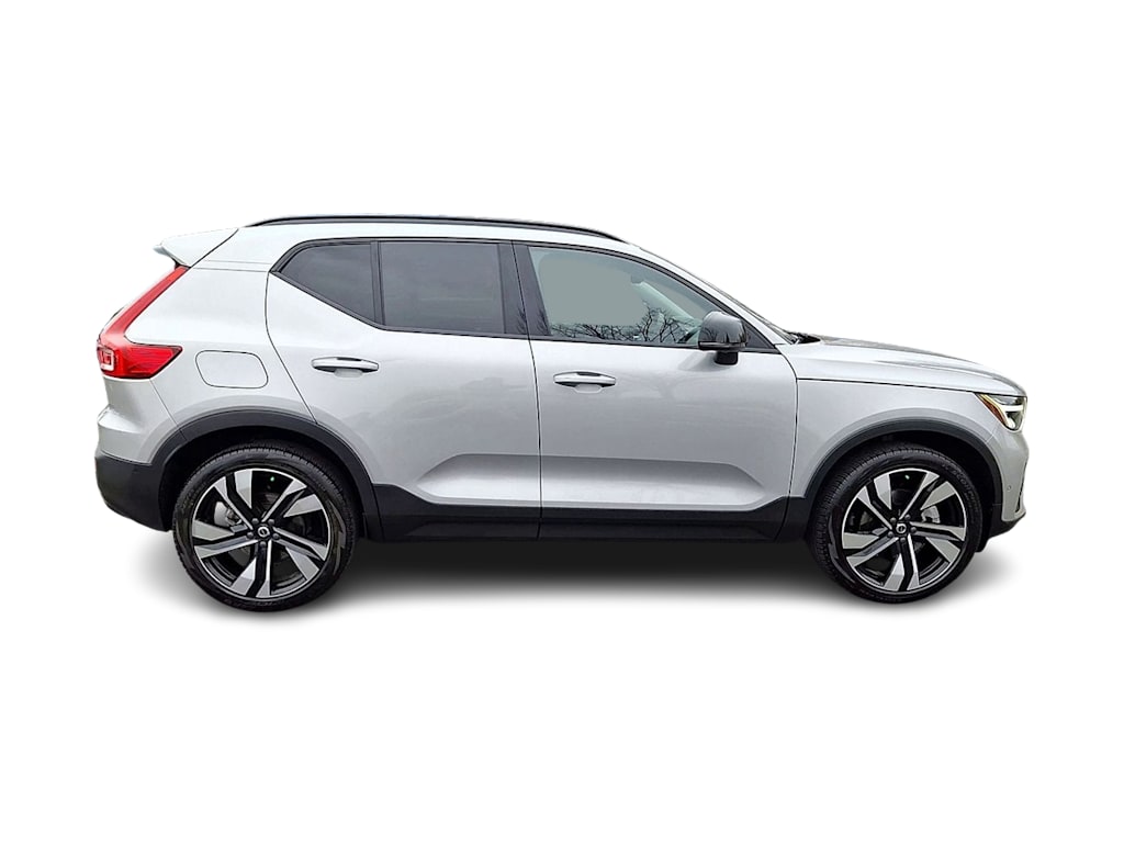 Thumbnail: 2023 Volvo XC40 - 14
