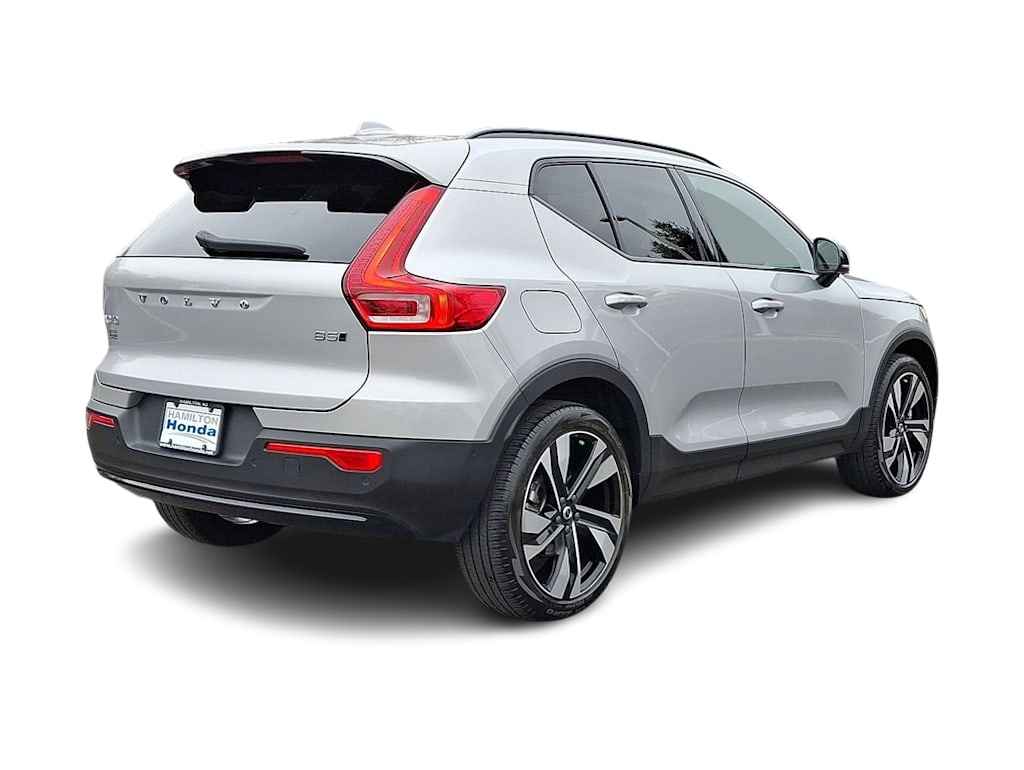 Thumbnail: 2023 Volvo XC40 - 22