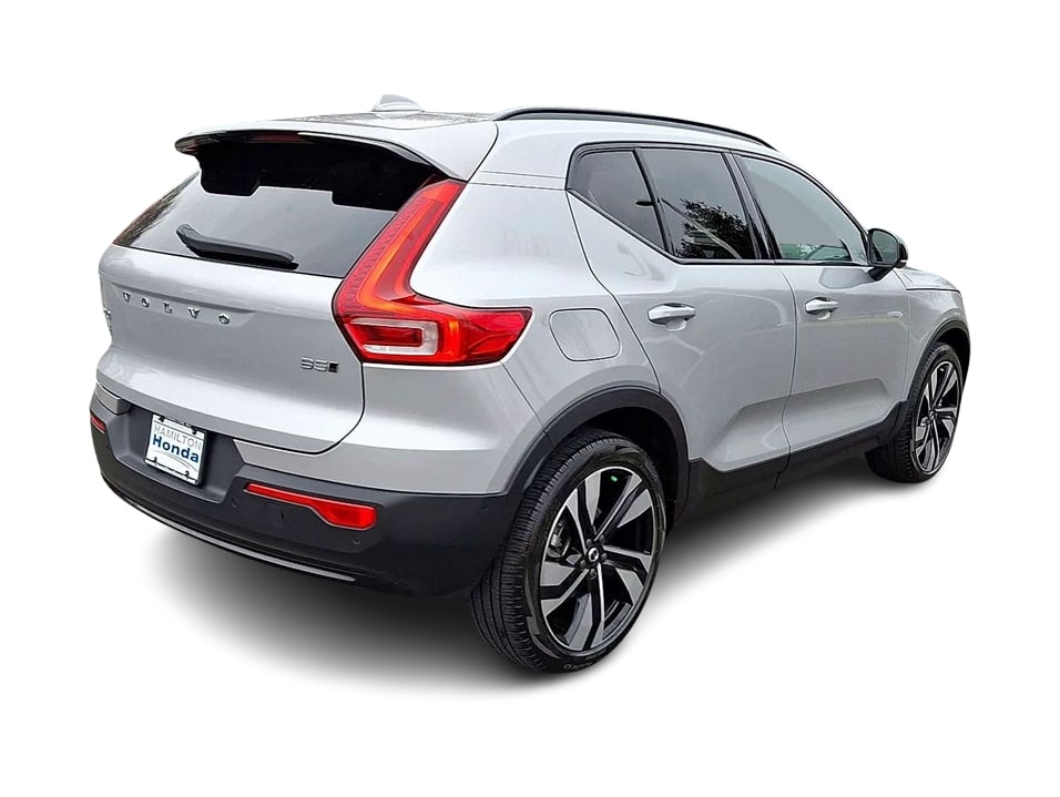 Thumbnail: 2023 Volvo XC40 - 13