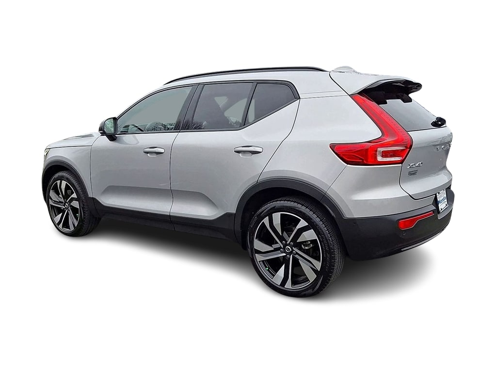 Thumbnail: 2023 Volvo XC40 - 4