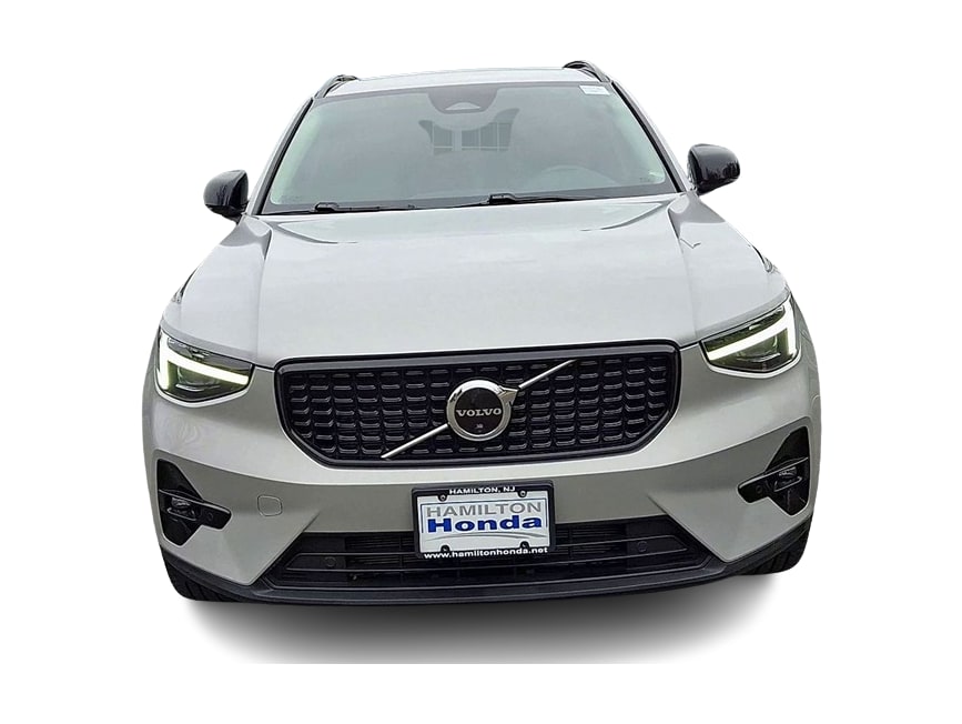 Thumbnail: 2023 Volvo XC40 - 6