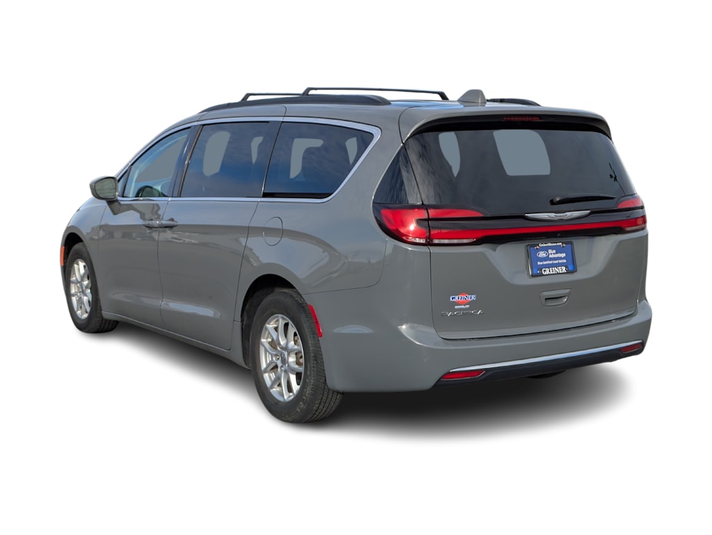 2022 Chrysler Pacifica Touring L 4