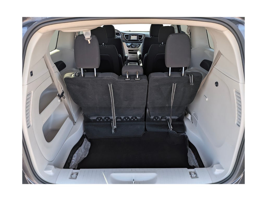 Thumbnail: 2023 Chrysler Voyager - 18