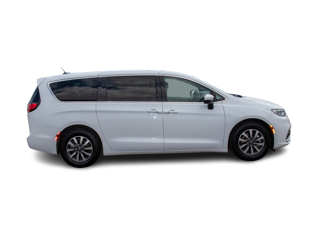 Thumbnail: 2023 Chrysler Pacifica - 21