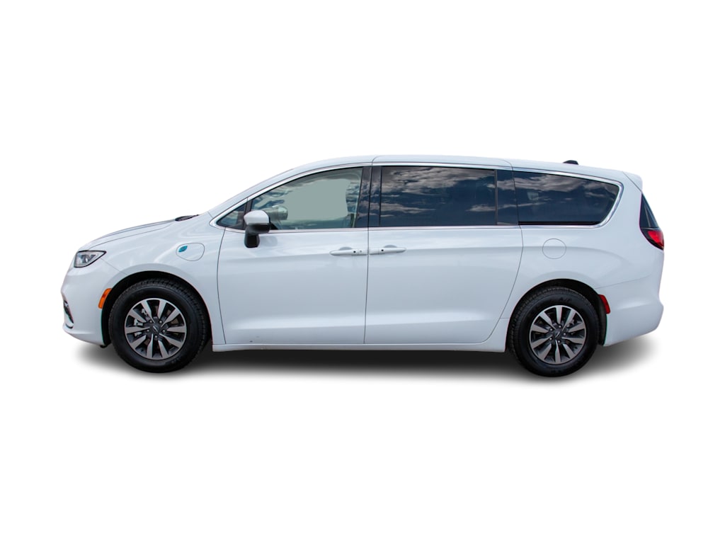 Thumbnail: 2023 Chrysler Pacifica - 3