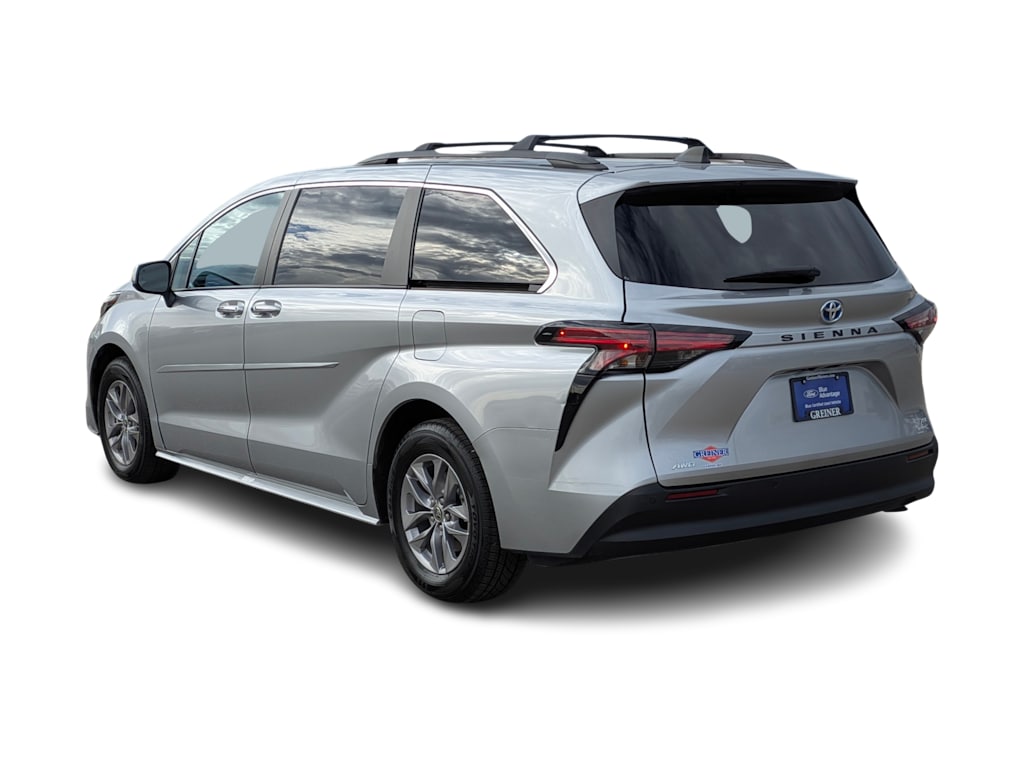 Thumbnail: 2022 Toyota Sienna - 4