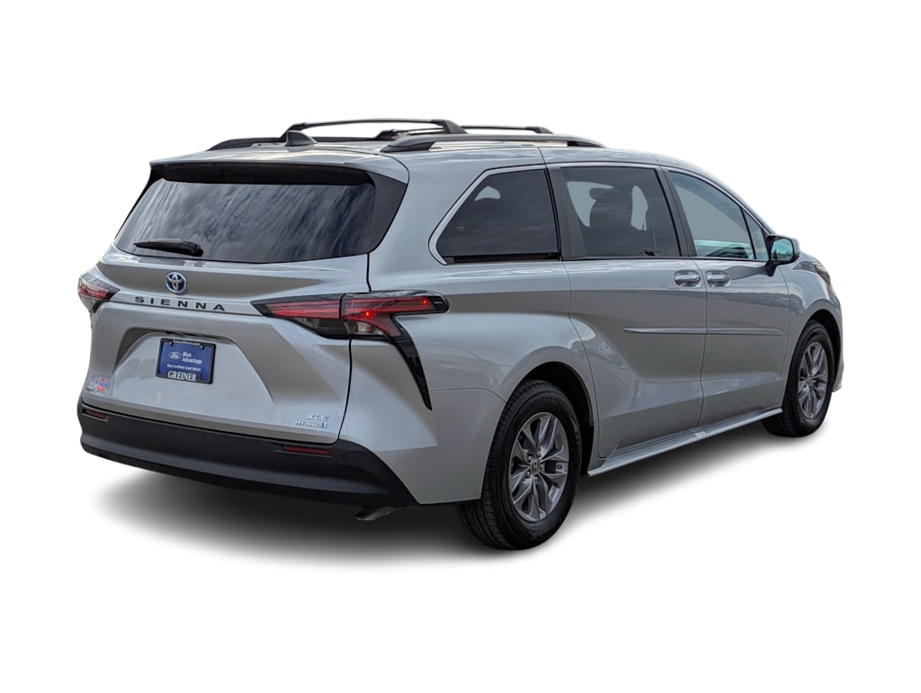 Thumbnail: 2022 Toyota Sienna - 20