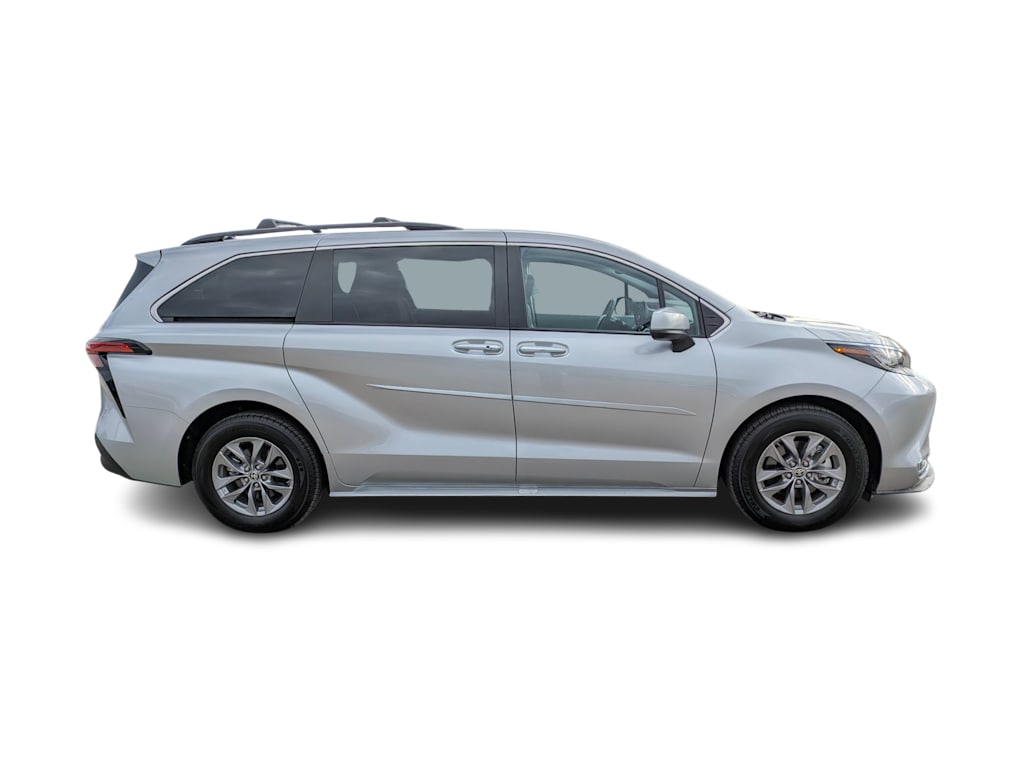 Thumbnail: 2022 Toyota Sienna - 21
