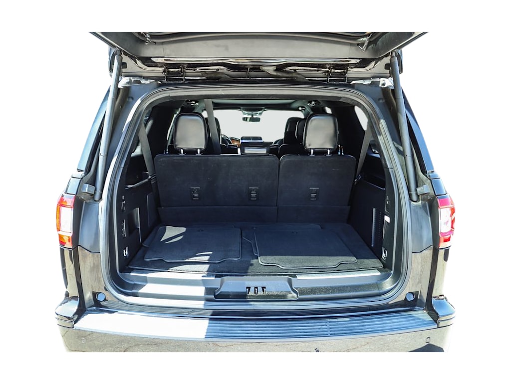 Thumbnail: 2019 Lincoln Navigator L - 16