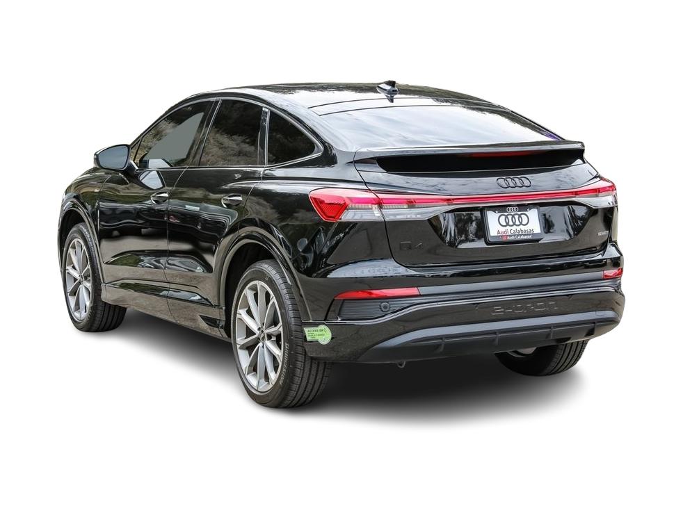 Thumbnail: 2022 Audi Q4 e-tron - 3