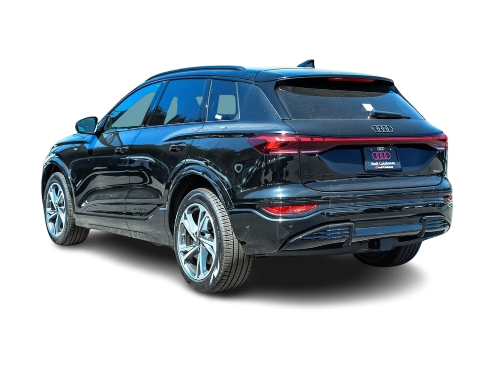 Thumbnail: 2027 Audi Q6 e-tron - 3