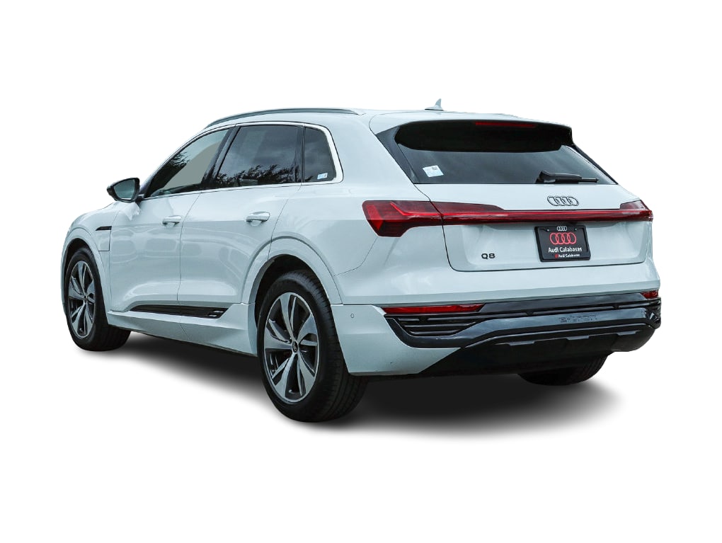 Thumbnail: 2024 Audi Q8 e-tron - 3