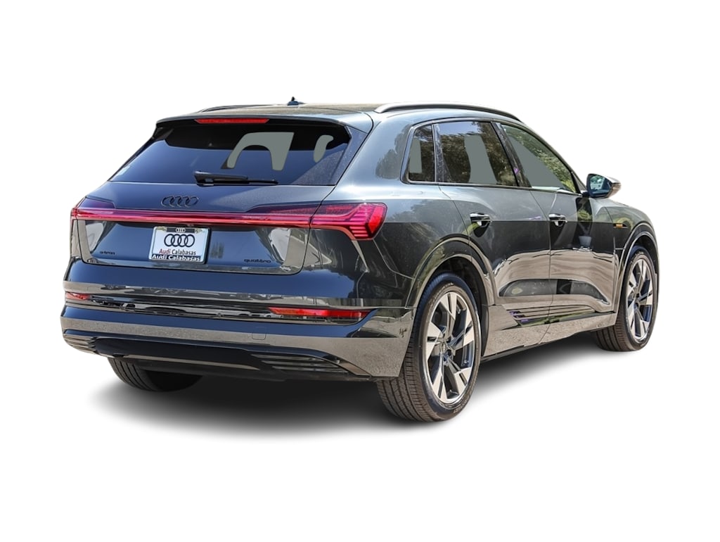 Thumbnail: 2023 Audi e-tron - 17