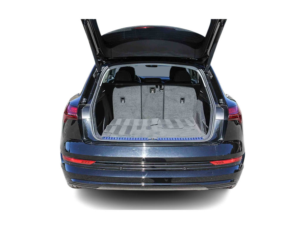 Thumbnail: 2023 Audi e-tron - 16