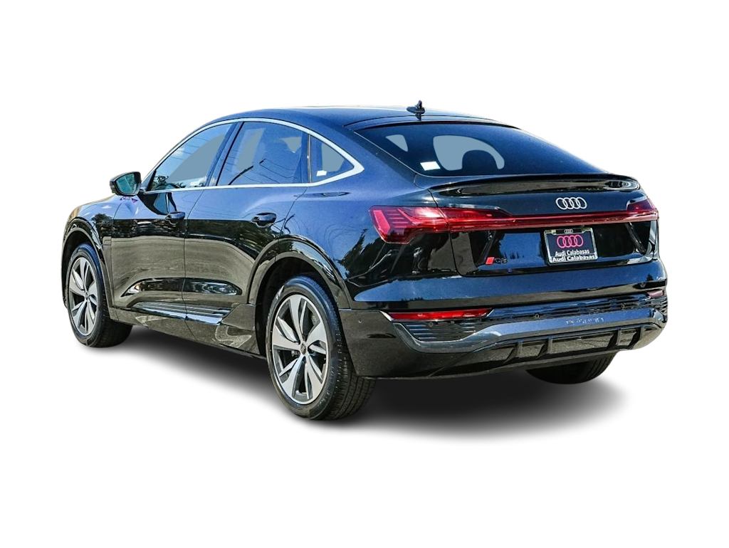 Thumbnail: 2024 Audi Q8 e-tron - 3