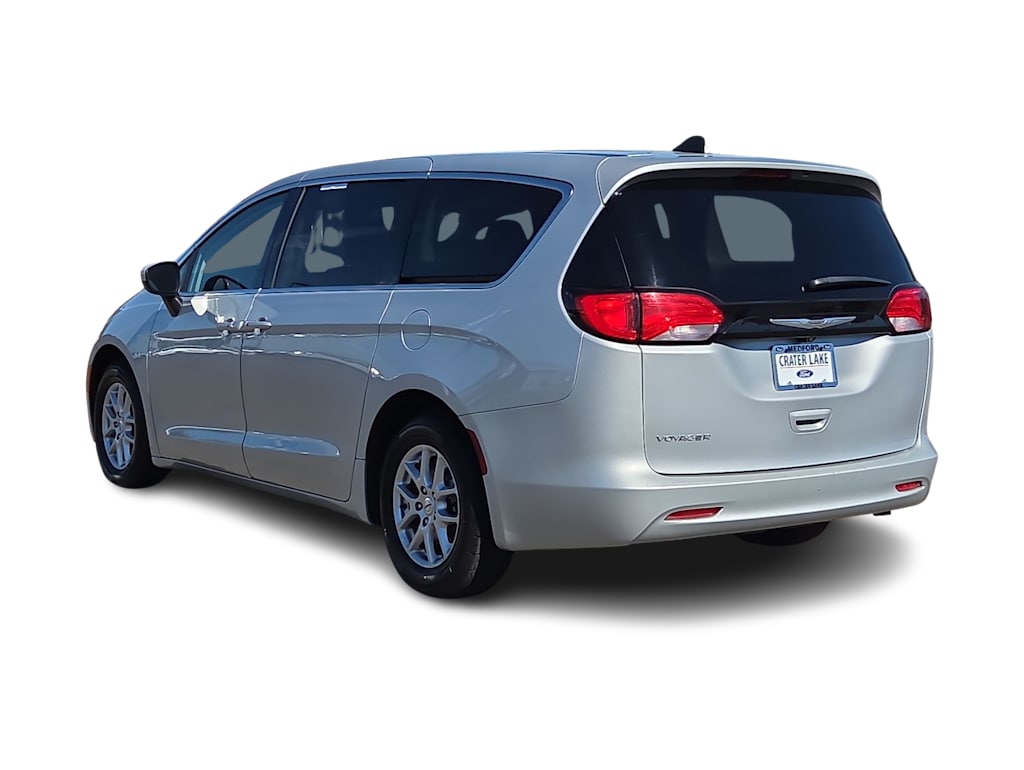 Thumbnail: 2023 Chrysler Voyager - 4