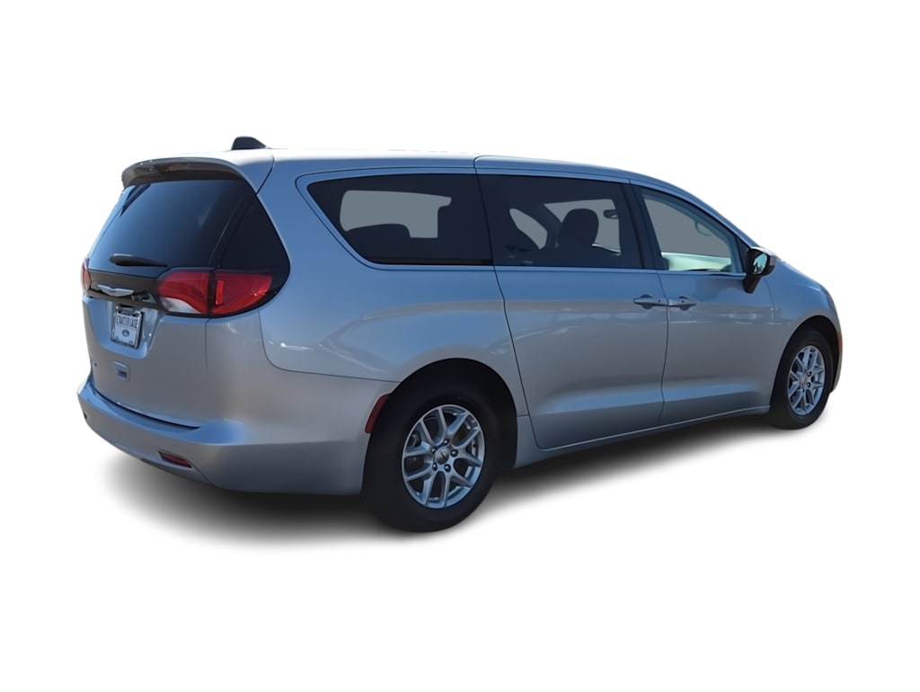 Thumbnail: 2023 Chrysler Voyager - 20