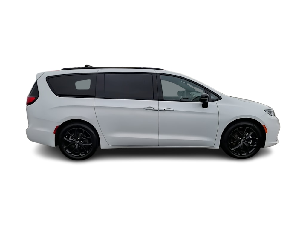 Thumbnail: 2025 Chrysler Pacifica - 21