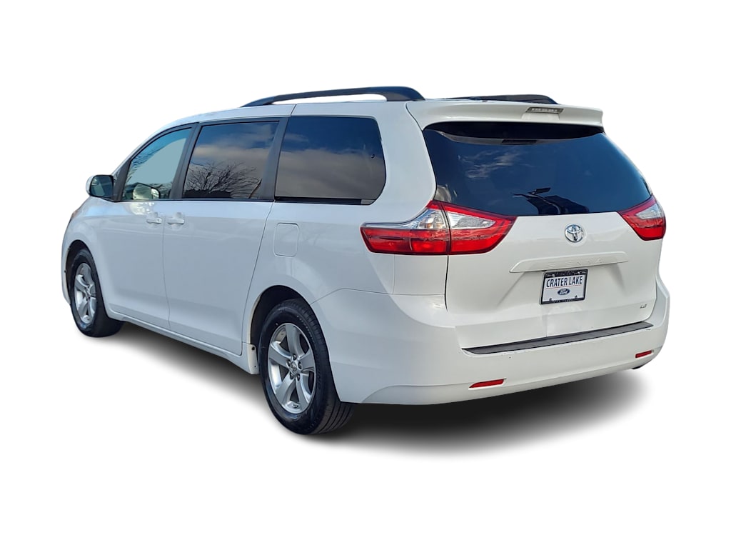 2017 Toyota Sienna LE 4