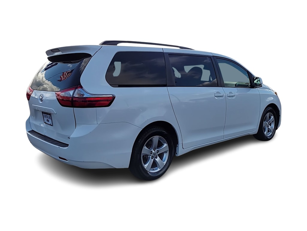 2017 Toyota Sienna LE 20