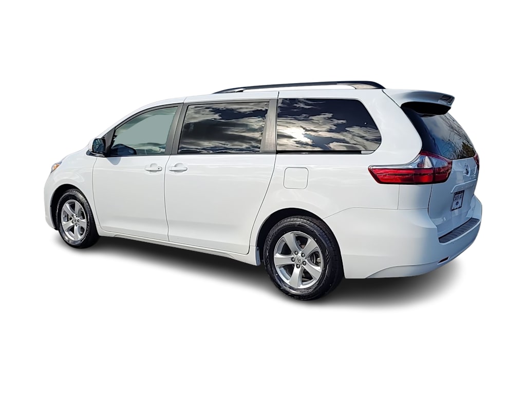 2017 Toyota Sienna LE 19