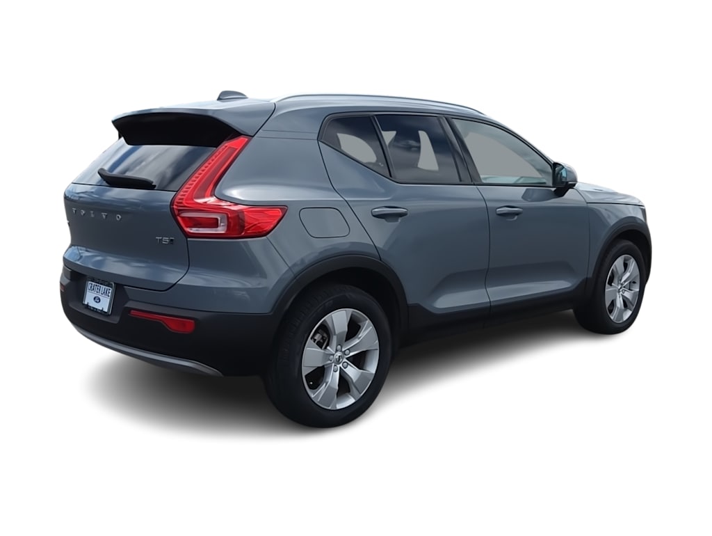 Thumbnail: 2022 Volvo XC40 - 22