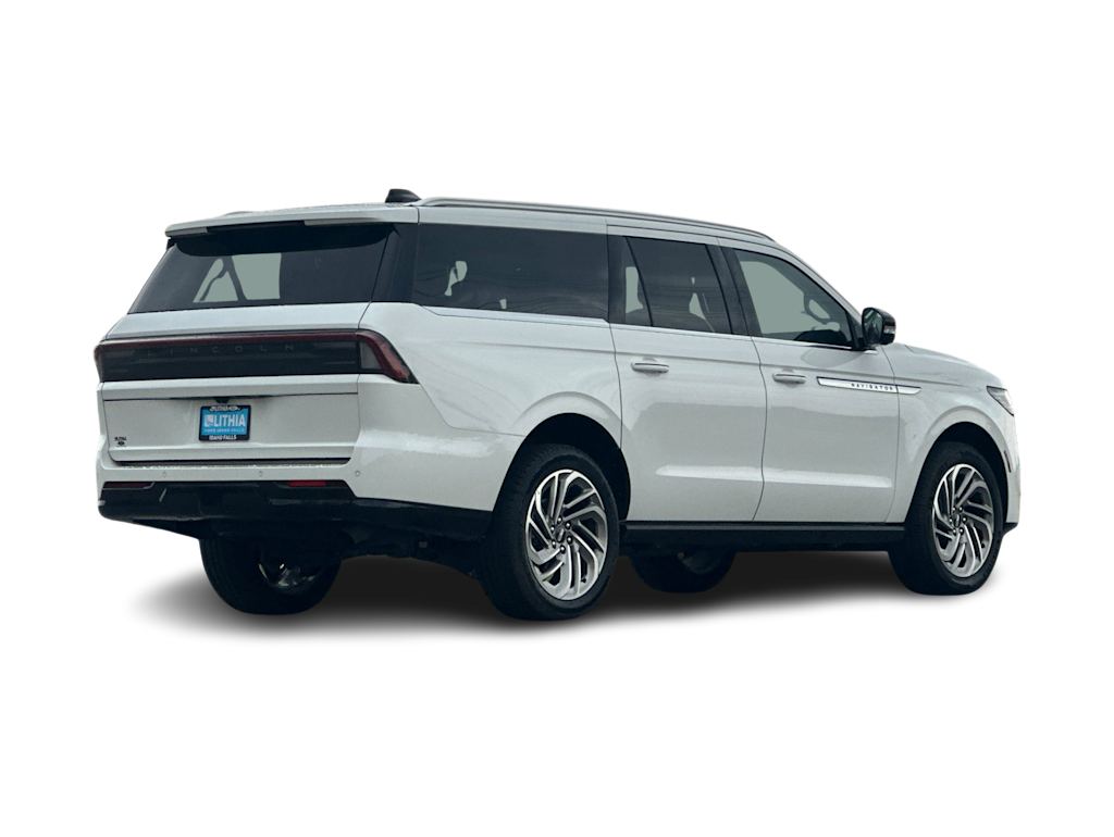 Thumbnail: 2026 Lincoln Navigator L - 18