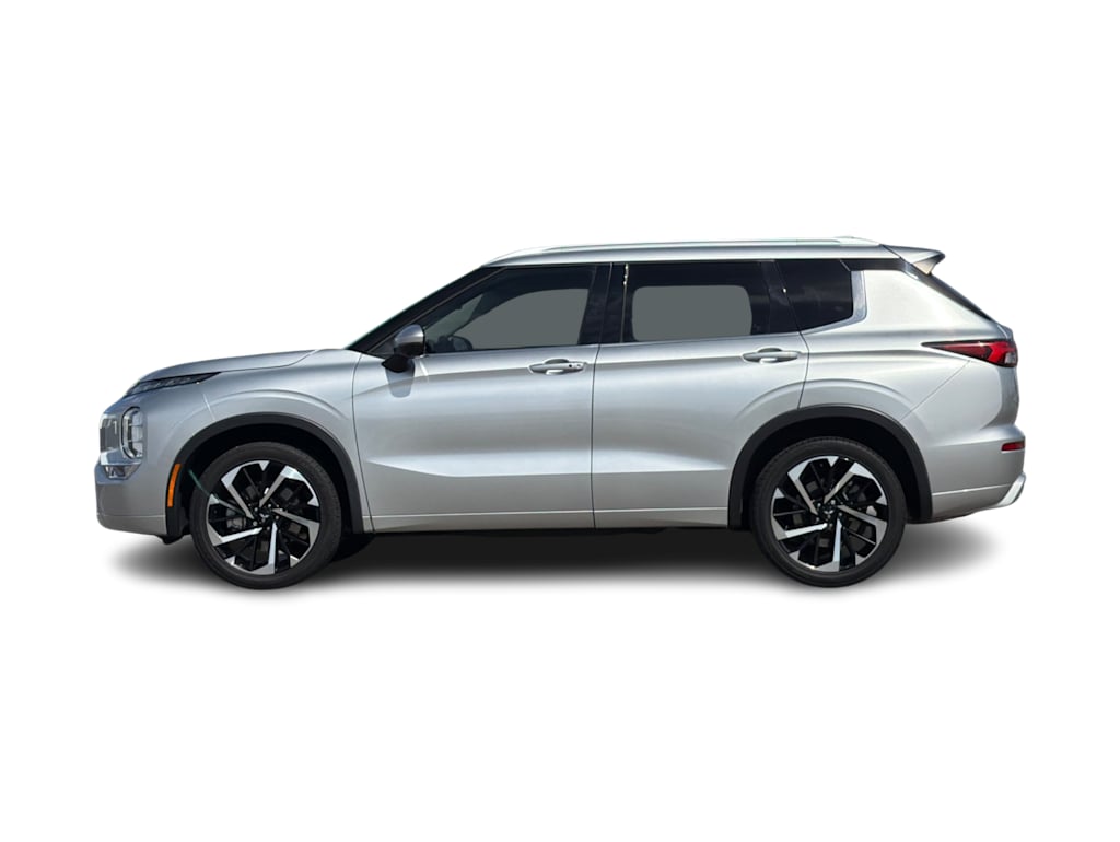Thumbnail: 2022 Mitsubishi Outlander - 3