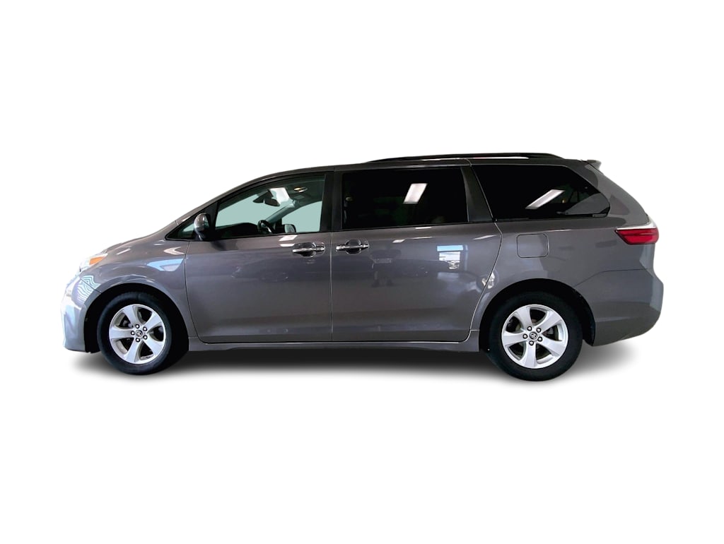 Thumbnail: 2019 Toyota Sienna - 3