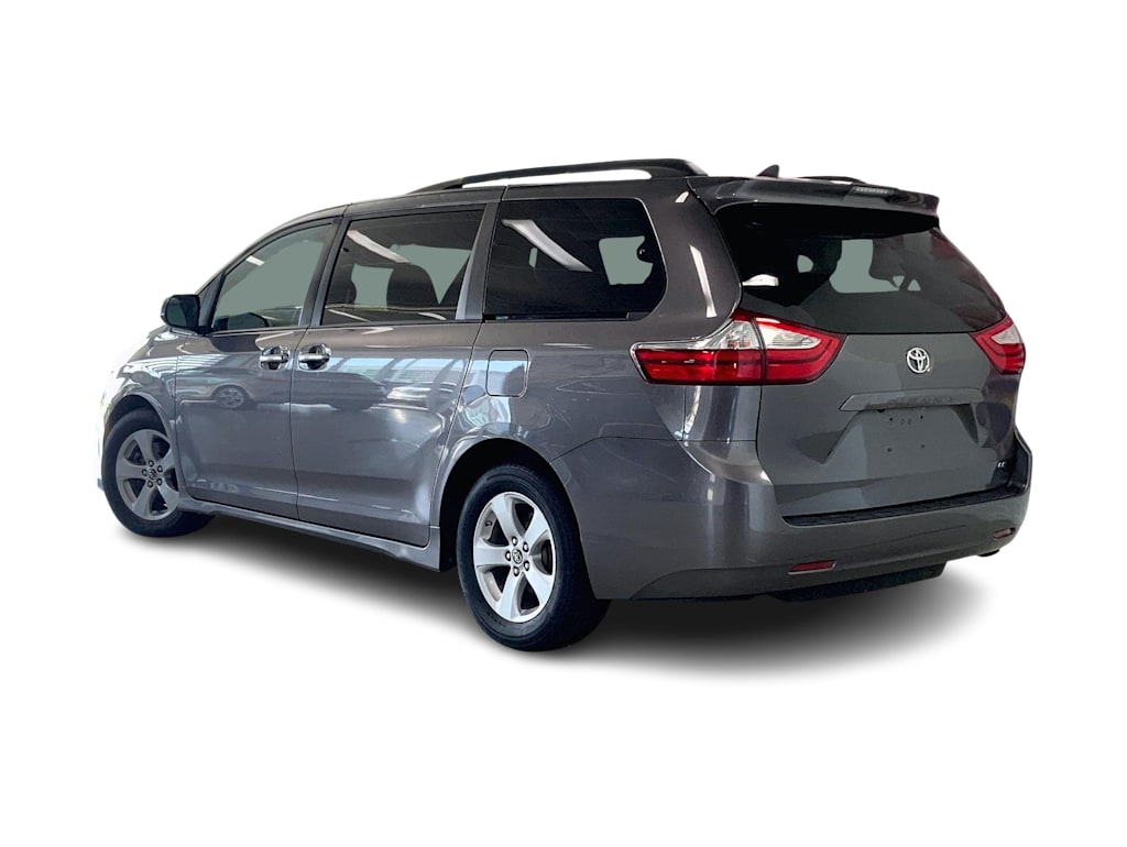 Thumbnail: 2019 Toyota Sienna - 4