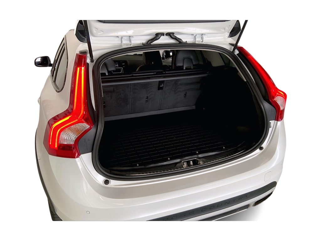Thumbnail: 2018 Volvo V60 - 18