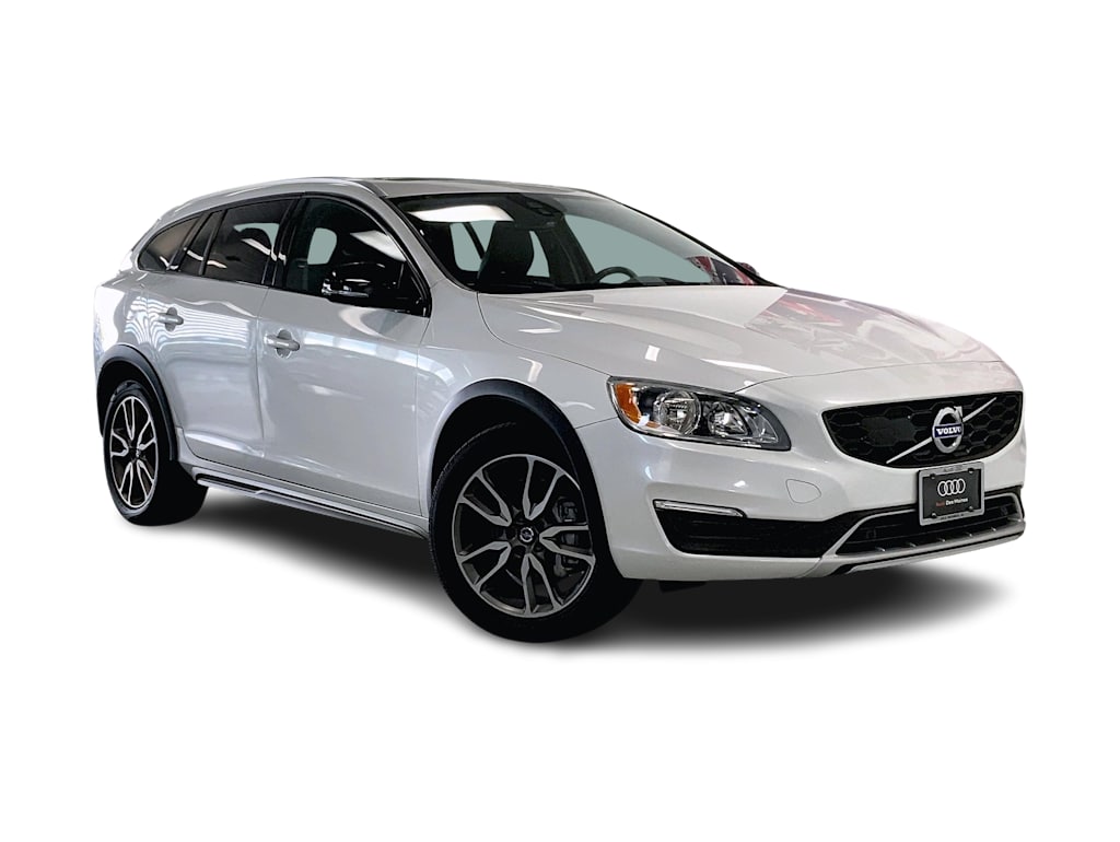 Thumbnail: 2018 Volvo V60 - 22