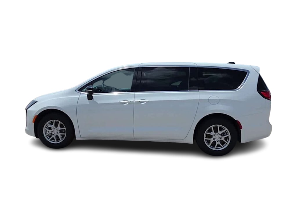 Thumbnail: 2027 Chrysler Pacifica - 3