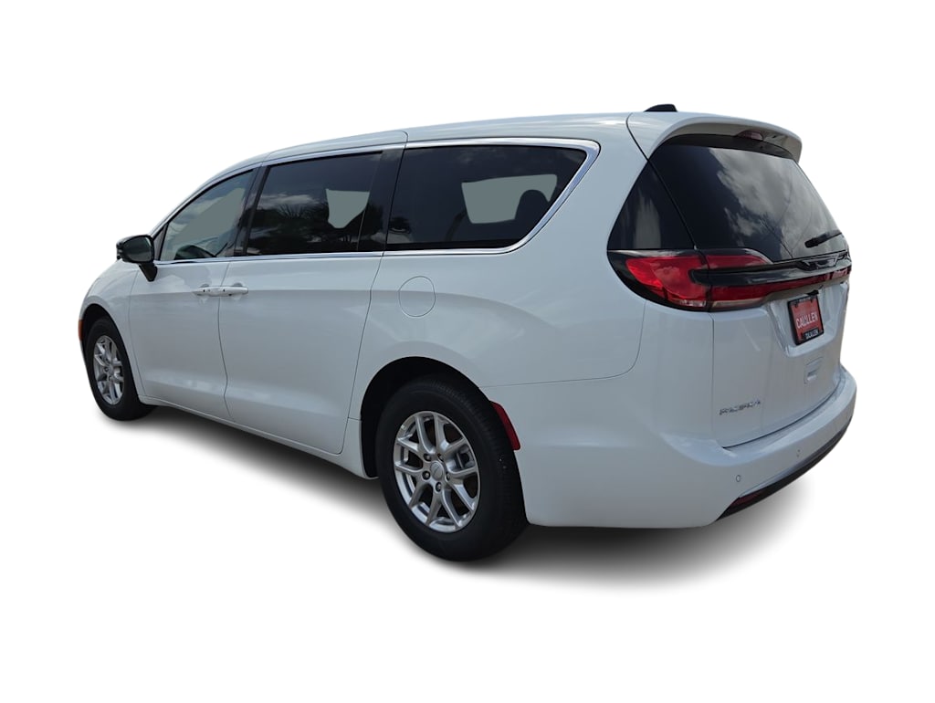 Thumbnail: 2027 Chrysler Pacifica - 22