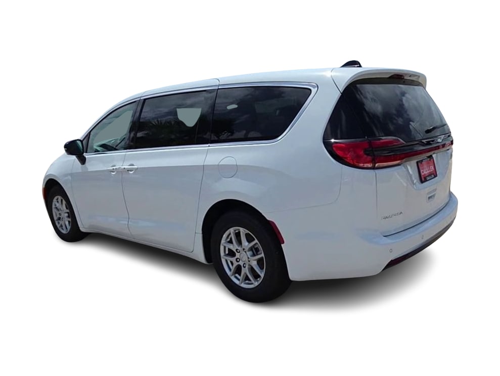 Thumbnail: 2027 Chrysler Pacifica - 4
