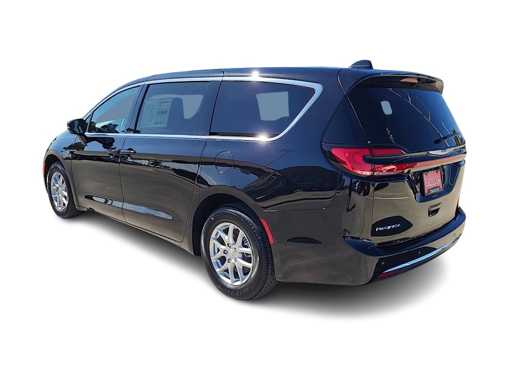 Thumbnail: 2026 Chrysler Pacifica - 4