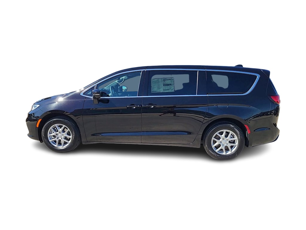 Thumbnail: 2026 Chrysler Pacifica - 3