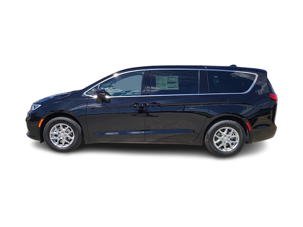 Thumbnail: 2026 Chrysler Pacifica - 3