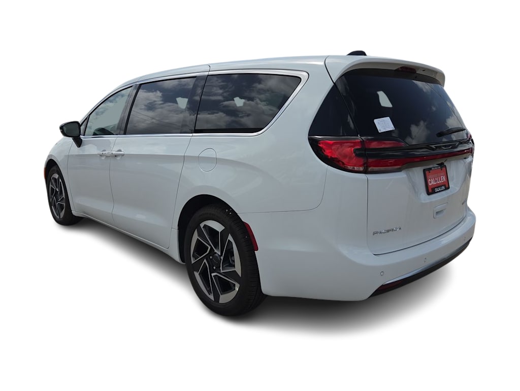 Thumbnail: 2027 Chrysler Pacifica - 22