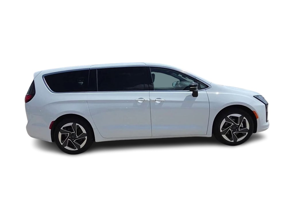 Thumbnail: 2027 Chrysler Pacifica - 20