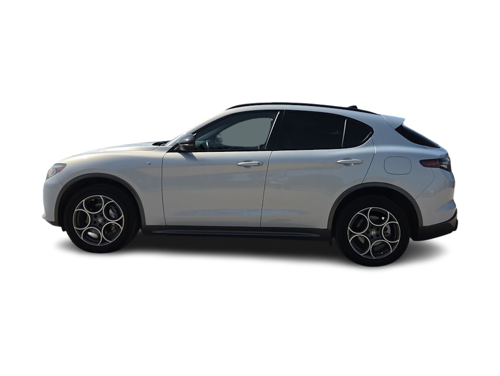 Thumbnail: 2024 Alfa Romeo Stelvio - 23