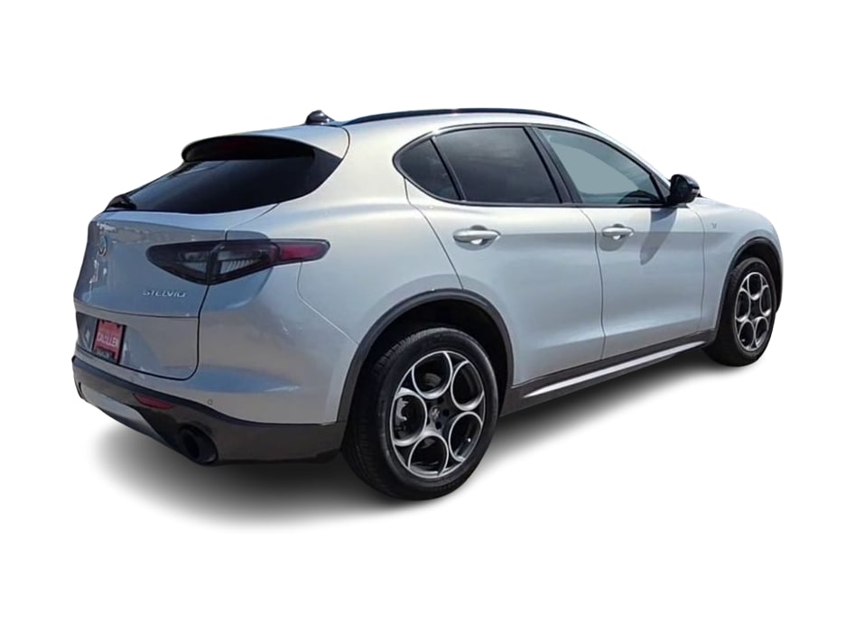 Thumbnail: 2024 Alfa Romeo Stelvio - 21