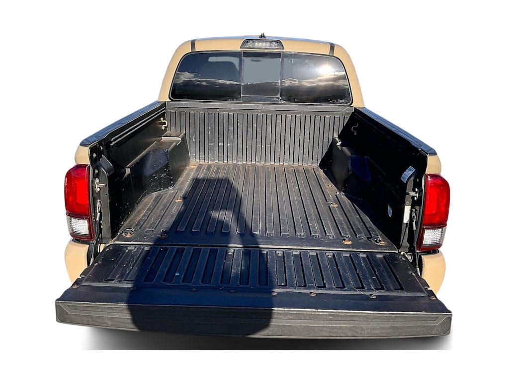 Thumbnail: 2019 Toyota Tacoma - 18