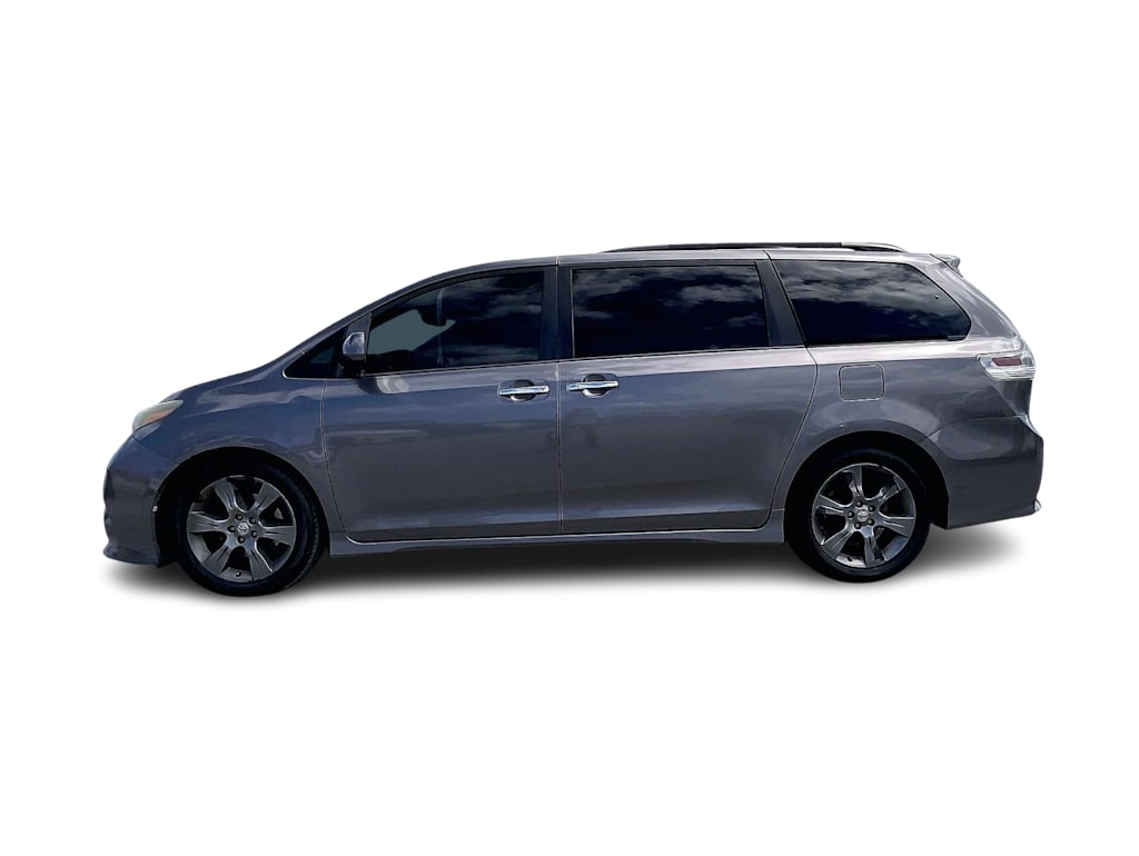 Thumbnail: 2016 Toyota Sienna - 3