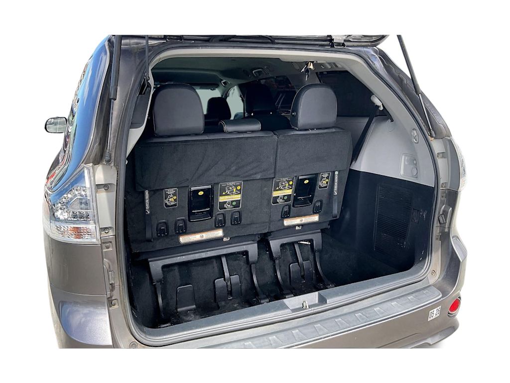 Thumbnail: 2016 Toyota Sienna - 18