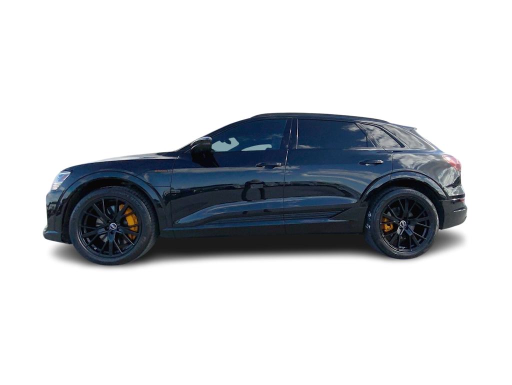 Thumbnail: 2022 Audi e-tron - 3