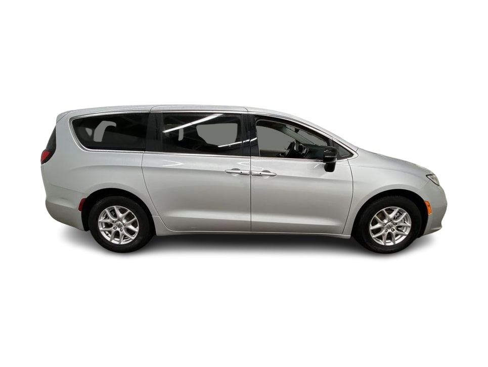 Thumbnail: 2024 Chrysler Pacifica - 19